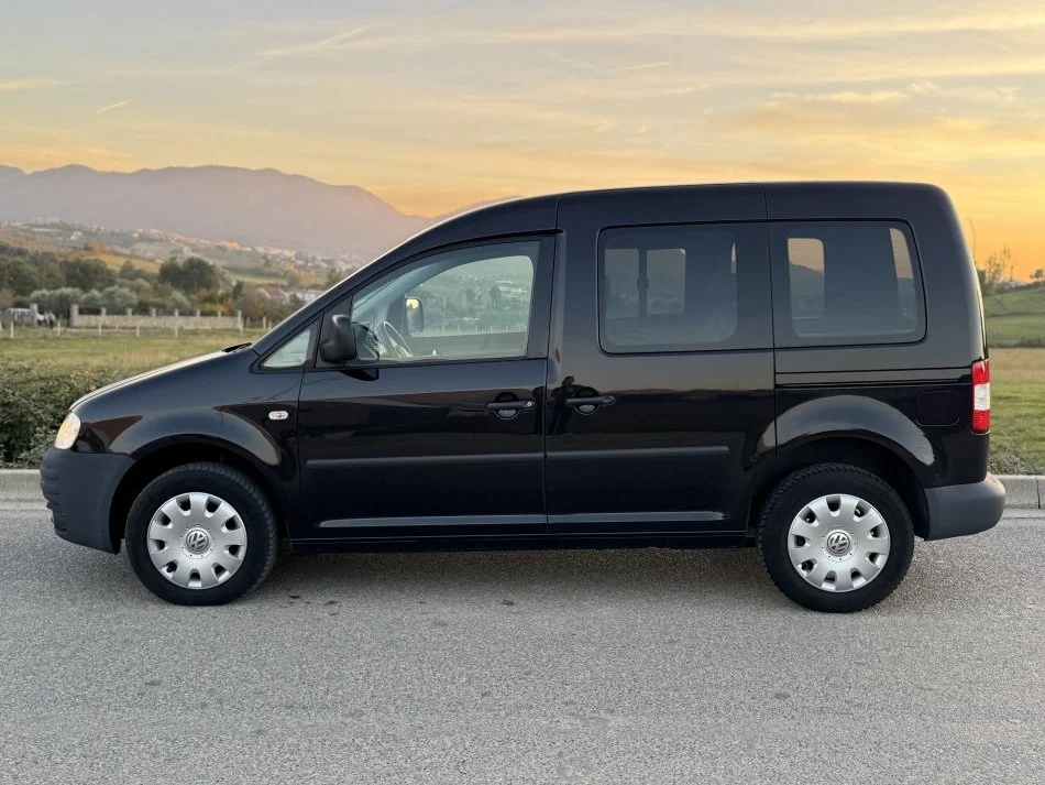 Tirane, shes makine Caddy 1.9 Naftë Manual Nafte, e zeze manuale Kondicioner 208.000 km