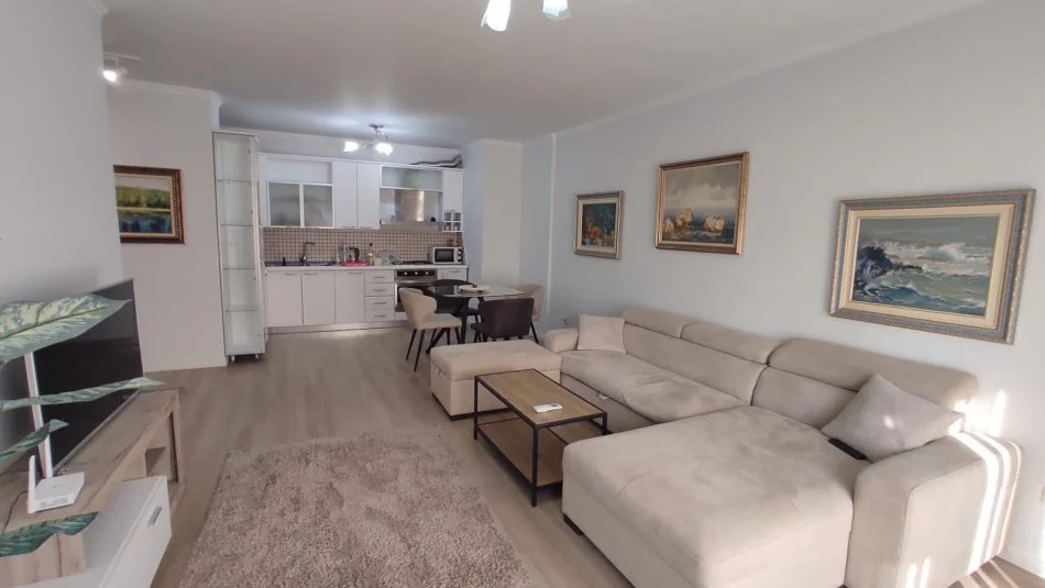 Tirane, jepet me qera apartament 1+1+Ballkon Kati 6, 80 m² 750 € (Rruga e Elbasanit)