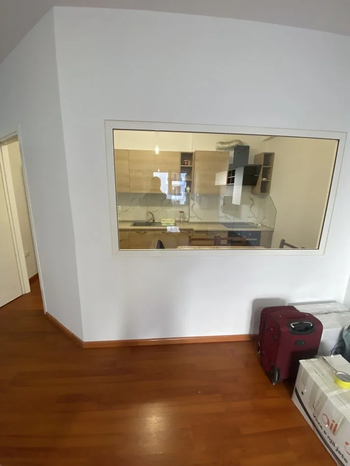 Tirane, jepet me qera apartament 1+1+Ballkon Kati 4, 80 m² 500 € (21 Dhjetori, Kompleksi Star)