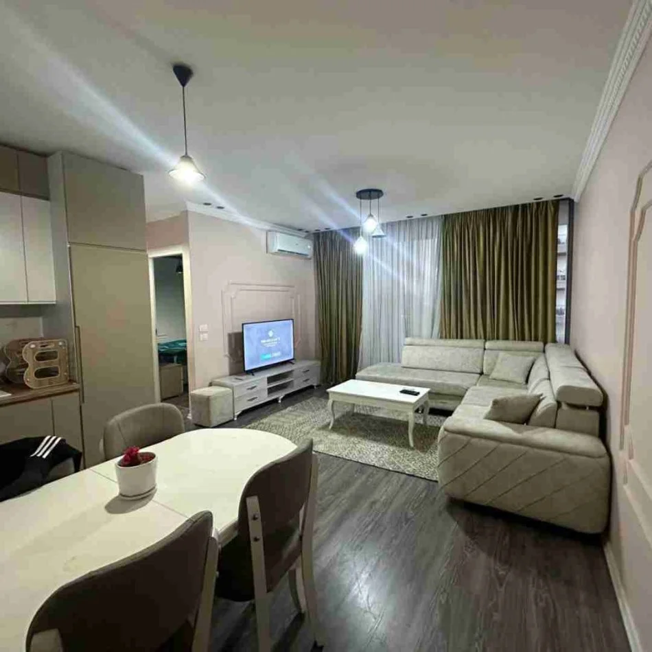 Tirane, jepet me qera apartament 2+1+Ballkon Kati 5, 105 m² 750 € (DON BOSKO)