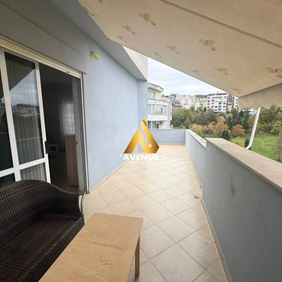 Tirane, jepet me qera apartament 2+1+Ballkon Kati 6, 120 m² 800 € (KOPSHTI BOTANIK)