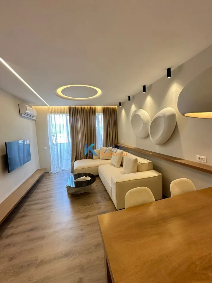 Tirane, jap me qera apartament 1+1+Ballkon Kati 6, 75 m² 500 € (Yzberish)