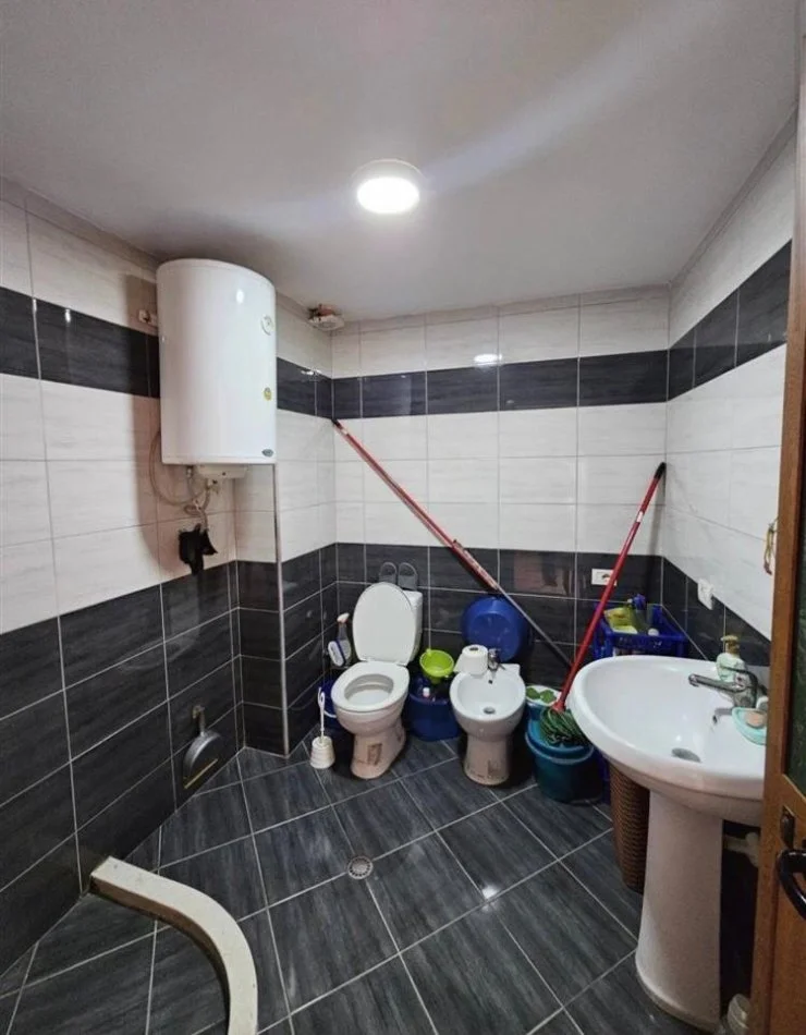 Tirane, shitet apartament 1+1 Kati 1, 60 m² 9.270.000 € (Loni Ligori)