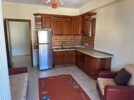 Tirane, jepet me qera apartament 1+1+Ballkon Kati 5, 87 m² 500 € (perballe Ministrise se Jashtme, AREA46814)