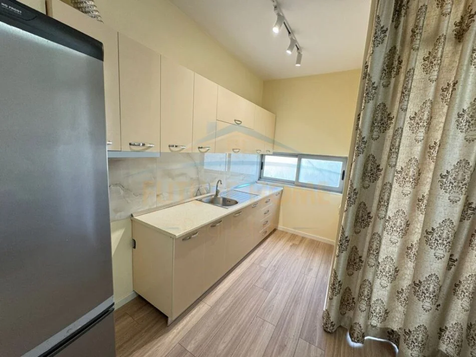 Tirane, shitet apartament 2+1+Ballkon Kati 5, 115 m² 138.000 € (Unaza e Re)