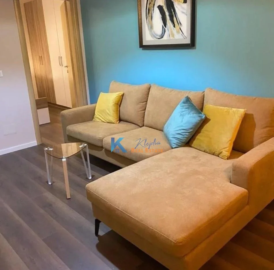 Tirane, jap me qera apartament 1+1+Ballkon Kati 7, 62 m² 600 € (Kompleksi Delijorgji)