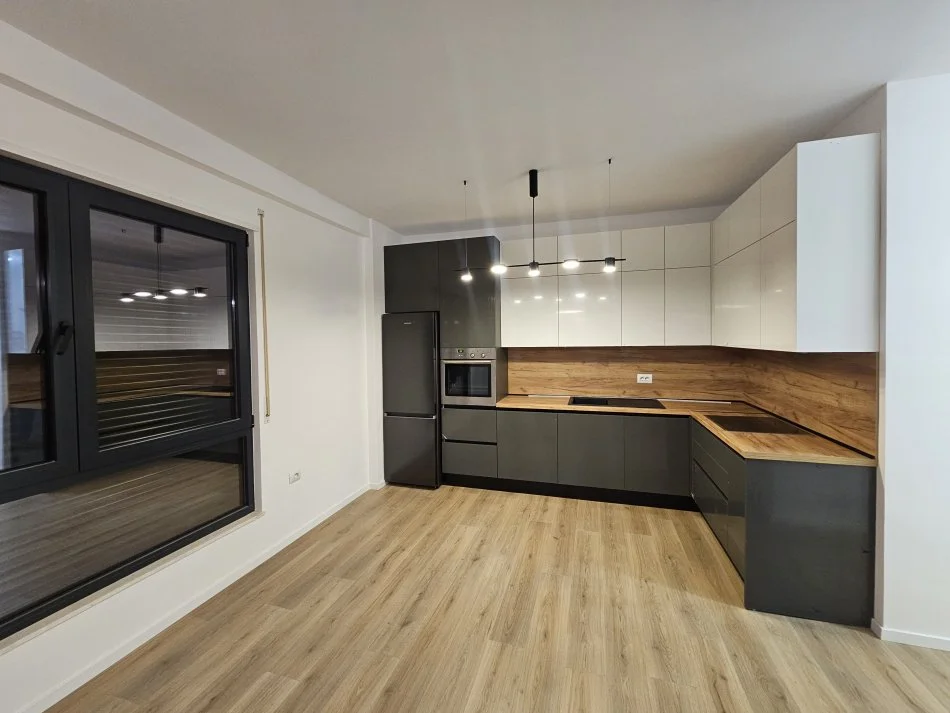 Tirane, jepet me qera apartament 2+1 Kati 5, 110 m² 650 € (Rruga Xhanfize Keko. perballe UET, Porcelani.)