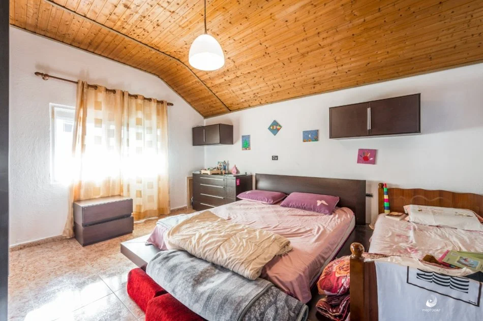 !!Dhene!!Durres, jepet me qera Vile 3+1 Kati 2, 120 m² 350 € (Prane Bashkise)