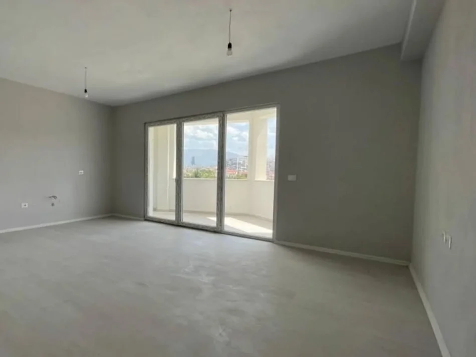 Tirane, jap me qera zyre Kati 1, 104 m² 540 € (Unaza e Re)