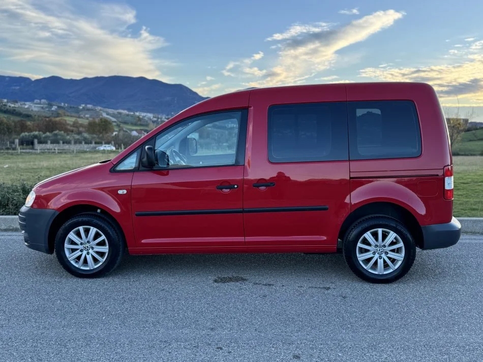 Tirane, shes Caddy 1.9 Naftë Manual Nafte, e kuqe manuale Klima 210.000 km 6.300 €