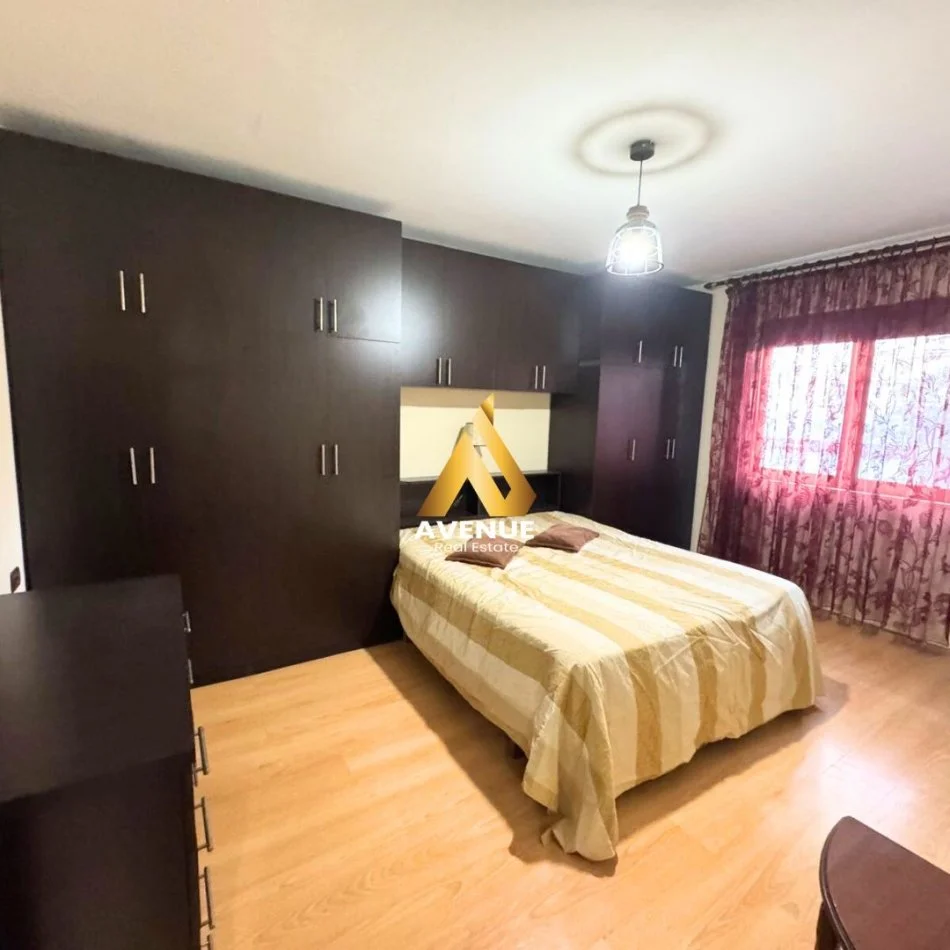 Tirane, jepet me qera apartament 1+1+Aneks+Ballkon Kati 2, (Rruga Irfan Tomini)