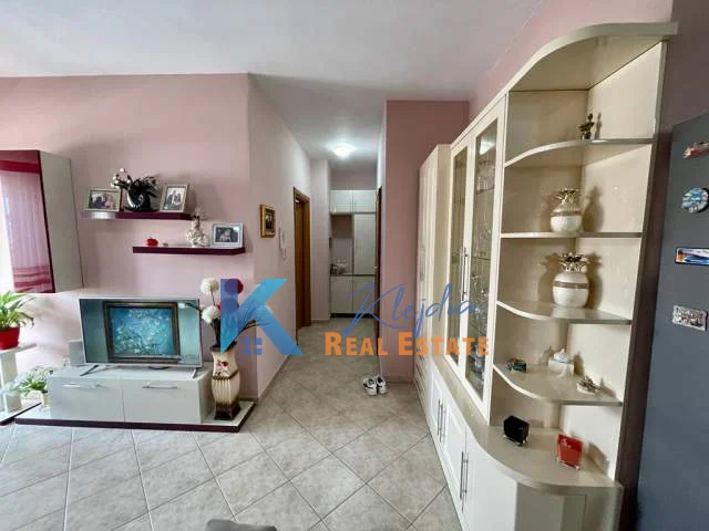 Tirane, jap me qera apartament 2+1+Ballkon Kati 6, 76 m² 600 € (Mine Peza)