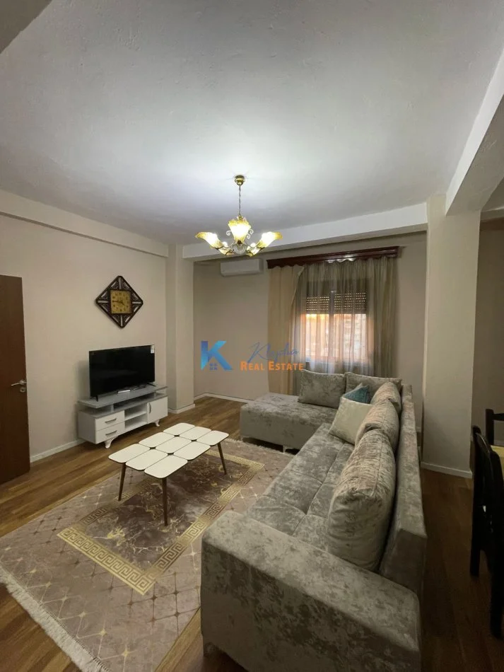 Tirane, jap me qera apartament 2+1 Kati 4, 104 m² 700 € (Myslym Shyri)