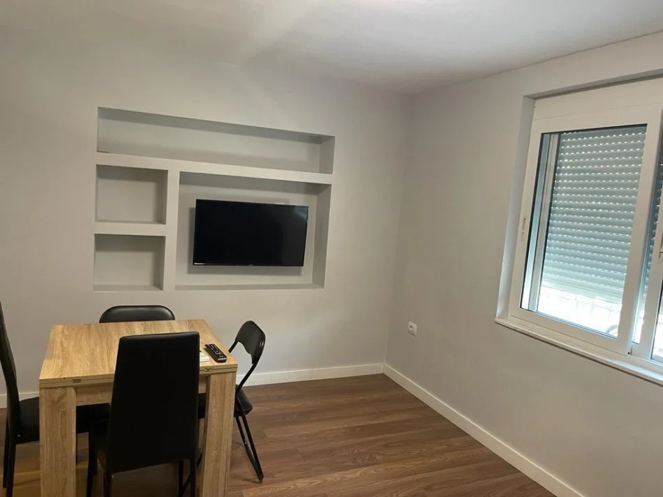 Tirane, jepet me qera apartament 1+1 Kati 1, 70 m² 650 € (rruga Sulejman Delvina)