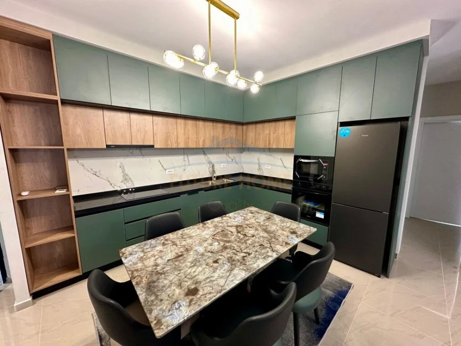 Tirane, jepet me qera apartament 2+1+Aneks+Ballkon Kati 6, 134 m² 1.000 € (kompleksin "Lake Land", Tirane.)