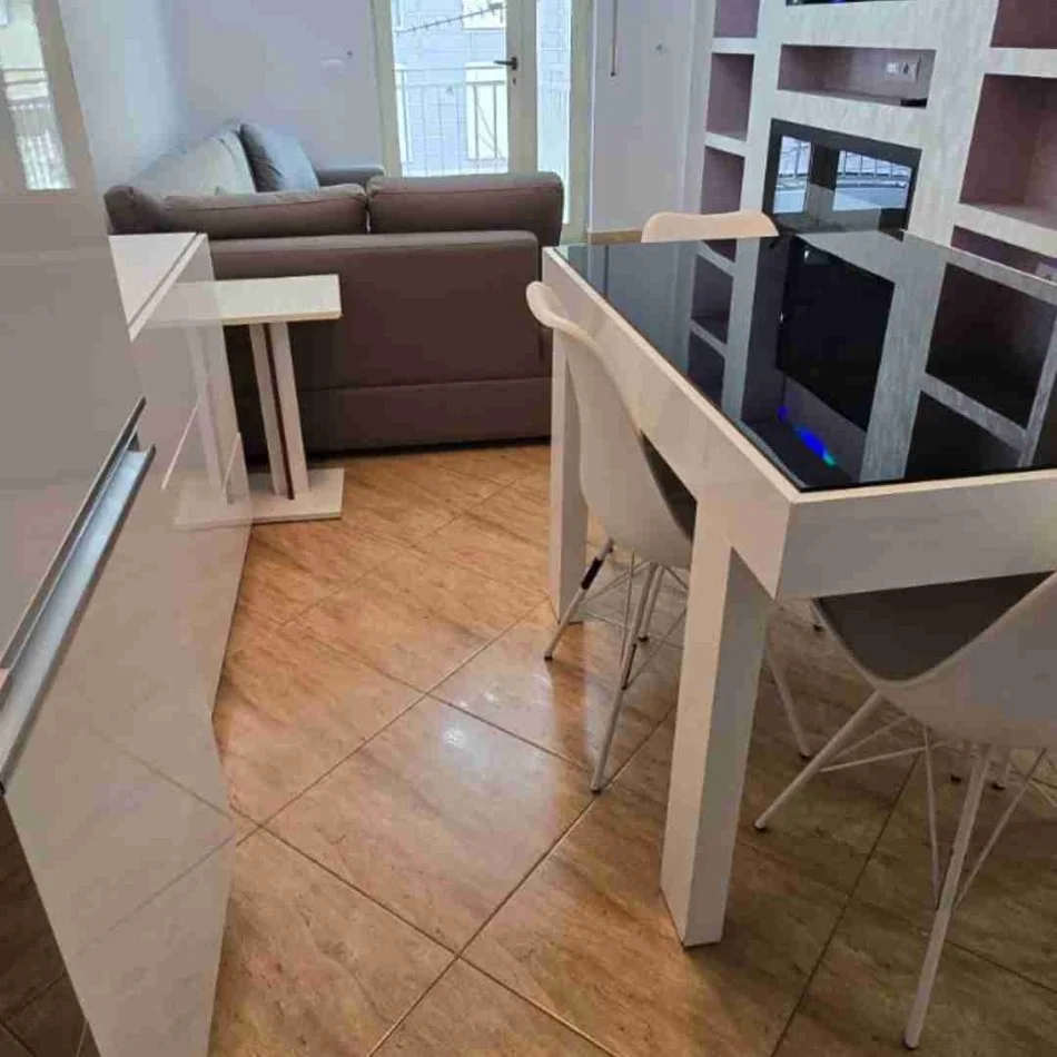 Tirane, shitet apartament 1+1 Kati 3, 57 m² 135.000 € (Ish Parku)