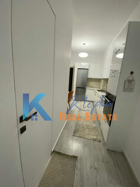Tirane, jap me qera apartament 2+1+Ballkon Kati 3, 85 m² 750 € (Pazari i Ri)