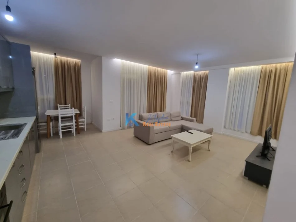 Tirane, jap me qera apartament 2+1+Ballkon Kati 2, 100 m² 650 € (Bulevardi i Ri)