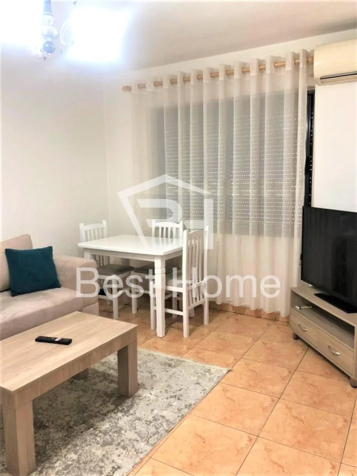 Tirane, jap me qera apartament 1+1 Kati 4, 55 m² 380 € (Tek Harry Fultz)