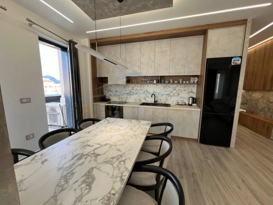 Qera, Apartament 2+1+2+2 Poste Parkimi, Shkolla e Kuqe, Tiranë.