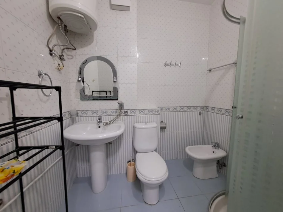 Tirane, jepet me qera apartament 1+1+Aneks+Ballkon Kati 5, 1 m² 550 € (pazari i ri)