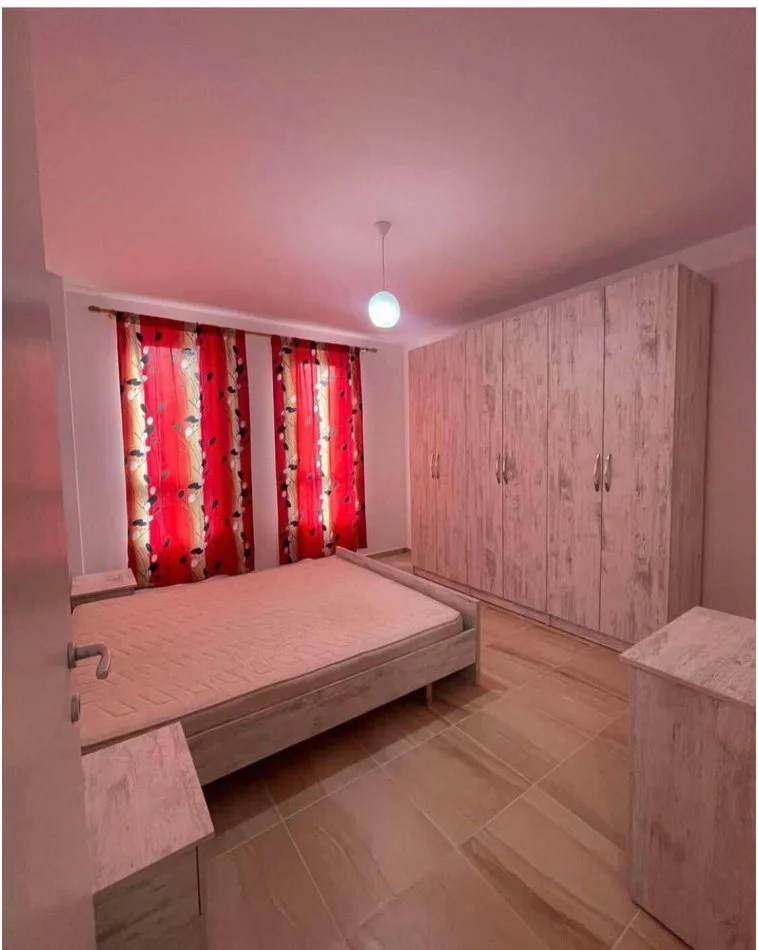 Tirane, jepet me qera apartament 1+1+Ballkon Kati 3, 80 m² 400 € (yzberisht)