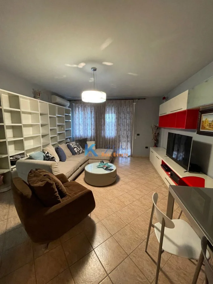 Tirane, jap me qera apartament 2+1+Aneks+Ballkon Kati 6, 125 m² 800 € (Bulevardi Zogu I)