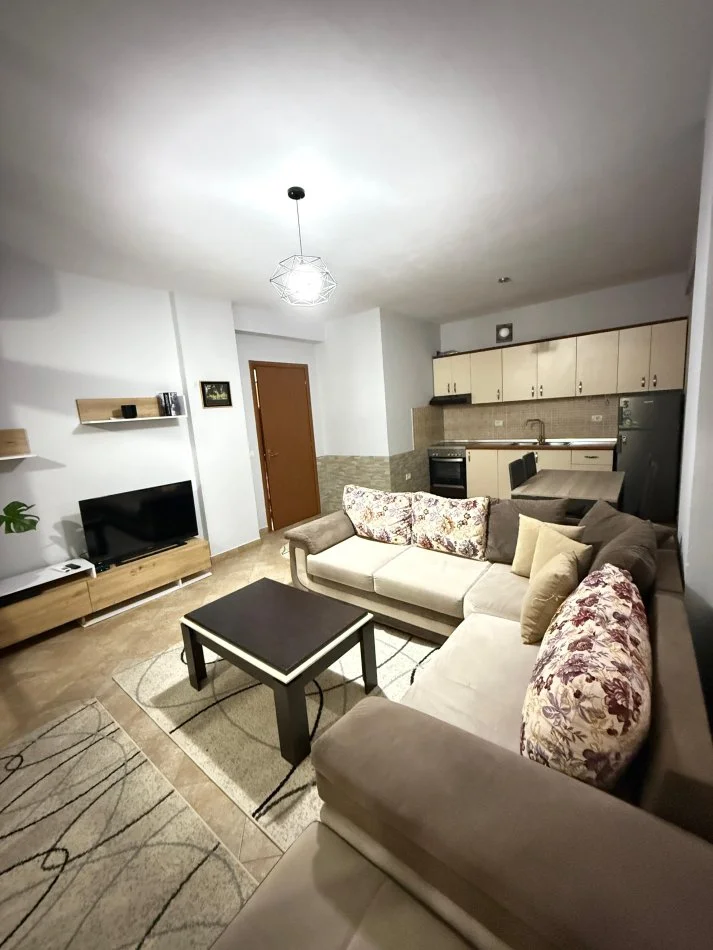 Tirane, jepet me qera apartament 1+1+Ballkon Kati 5, 65 m² 450 € (Astir, Rruga Sokrat Miho)
