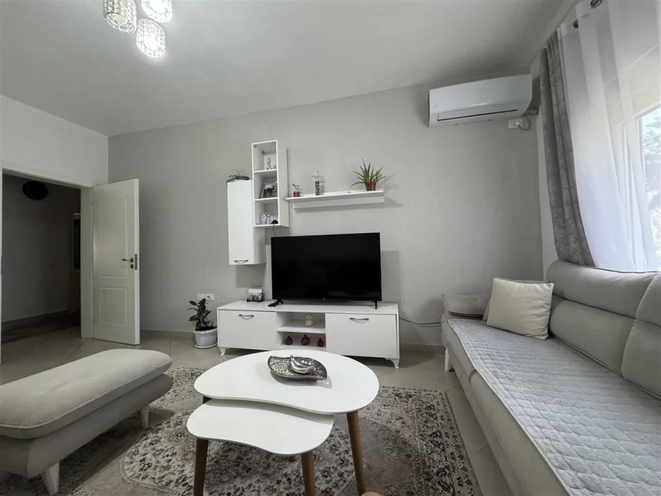 Tirane, jap me qera apartament 2+1+Ballkon Kati 1, 85 m² 600 € (Don Bosko)