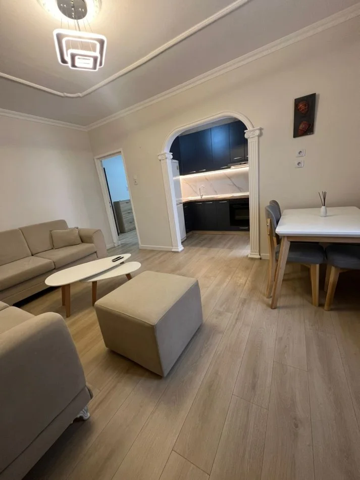 Tirane, shitet apartament 1+1+Ballkon Kati 4, 54 m² 90.000 € (Porcelan, pas UET)