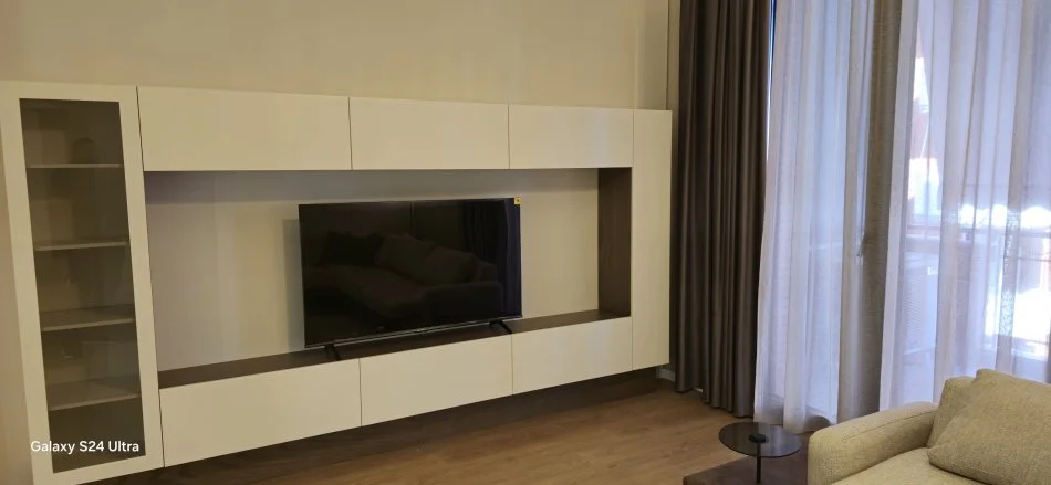 Tirane, jepet me qera apartament 2+1 Kati 5, 143 m² 1.200 € (Rr. Kavajes)