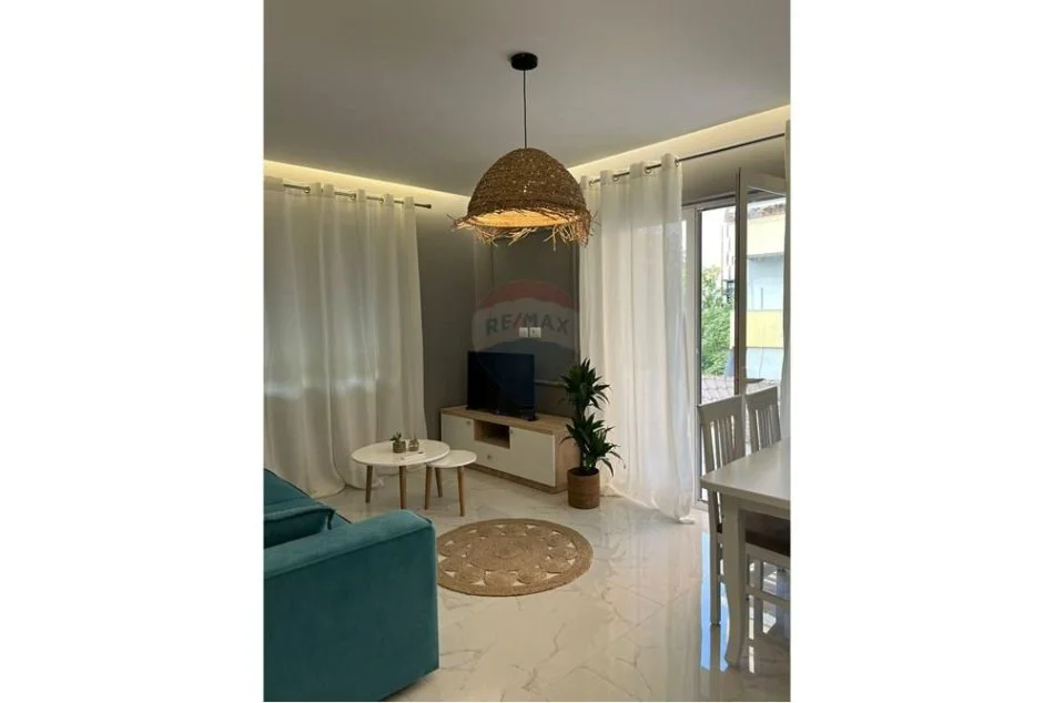 Tirane, jepet me qera apartament 2+1 Kati 1, 68 m² 700 € (Myslym Shyri)