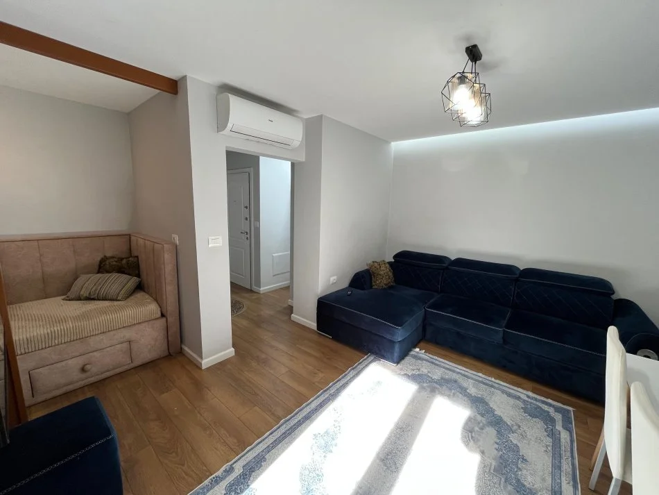 Tirane, jepet me qera apartament 1+1 Kati 2, 62 m² 650 € (Rr. Elbasanit)