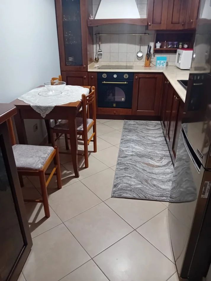 Tirane, jepet me qera apartament 2+1+Ballkon Kati 4, 125 m² 1.000 € (Stadiumi Air Albania)