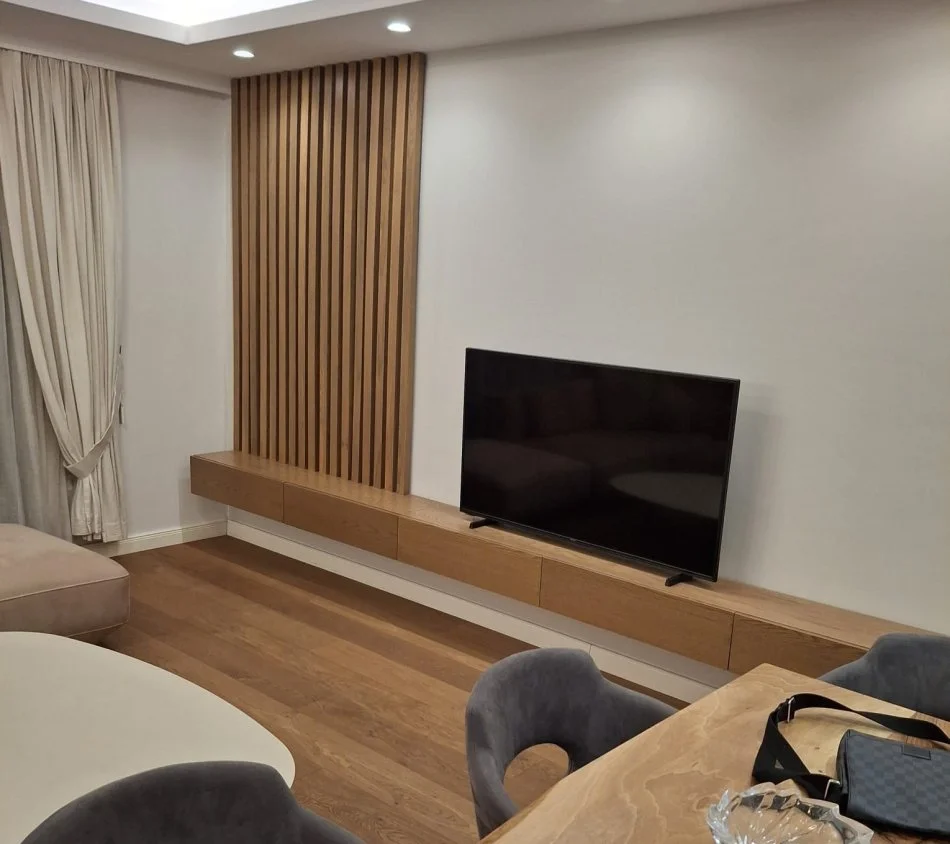 Tirane, jepet me qera apartament 2+1 Kati 5, 103 m² 1.250 € (Rr. Kavajes)