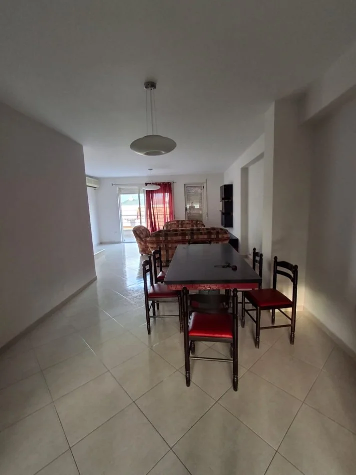 Tirane, shes apartament 2+1+Ballkon Kati 2, 123 m² 180.000 € (Liqeni i Thate)