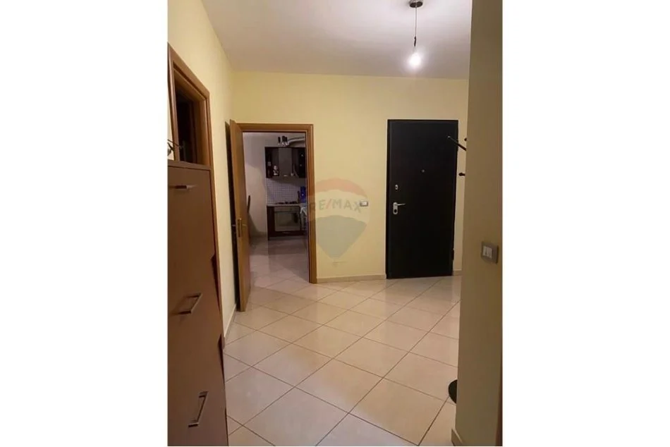 Tirane, jepet me qera apartament 2+1 Kati 3, 98 m² 400 € (Astir)