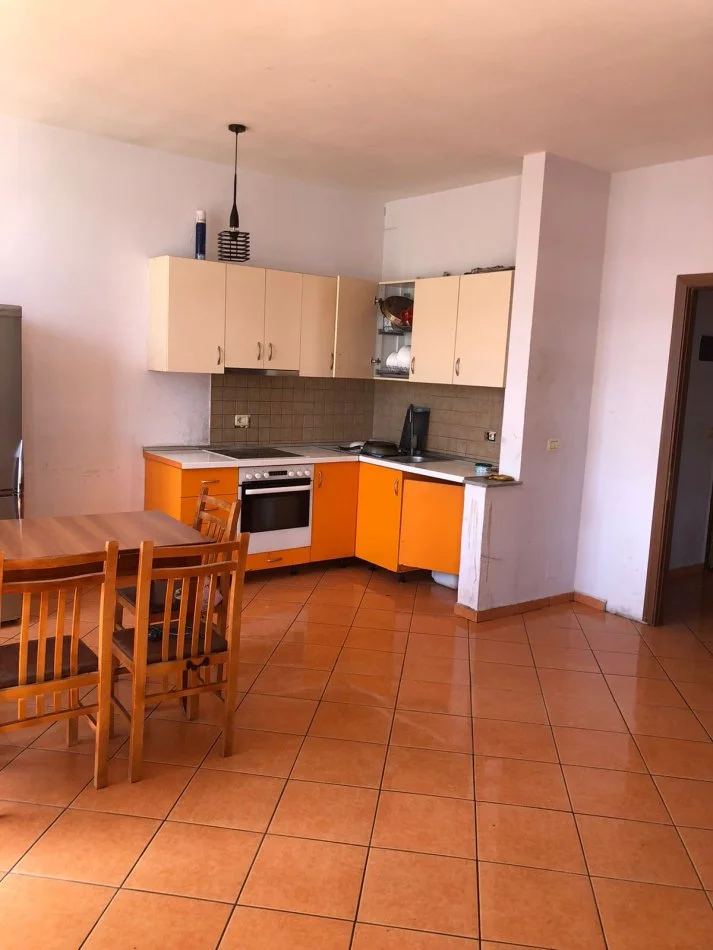 Tirane, jepet me qera apartament 2+1 Kati 6, 113 m² 500 € (Rr e Kavajes)