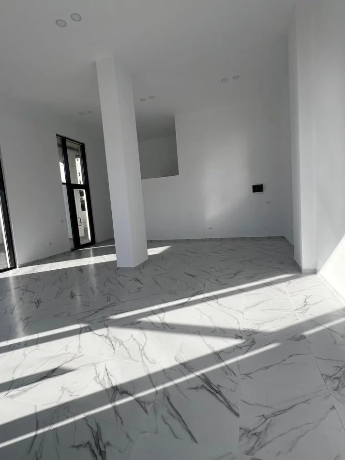 Tirane, jepet me qera Ambjent biznesi, Kati 0 pallat i ri, 82 m² 1.200 € (Rruga Frosina Plaku prane 21 Dhjetorit)