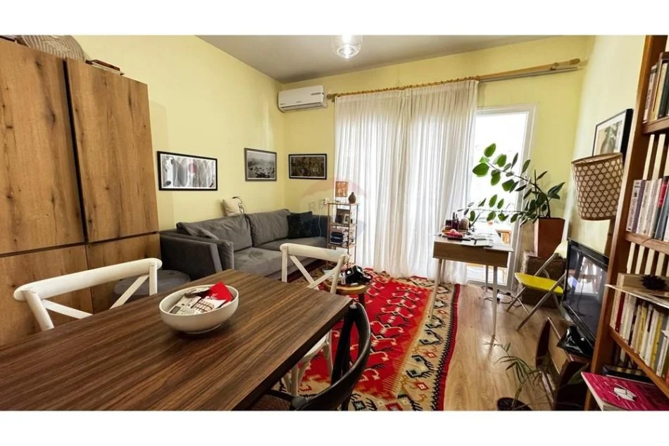 Tirane, jepet me qera apartament 1+1+Ballkon Kati 4, 70 m² 450 € (Kopshti Botanik)