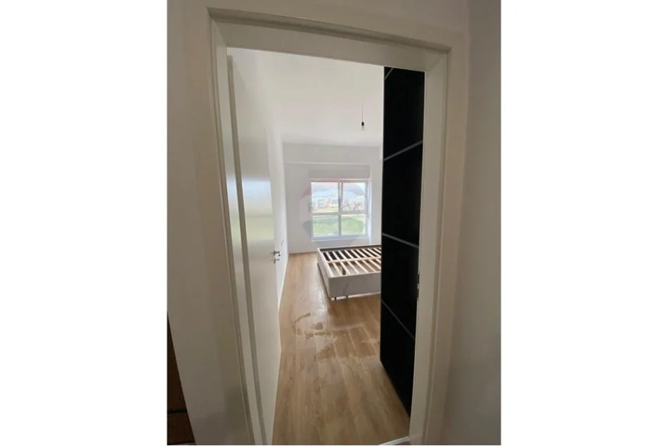 Tirane, jepet me qera apartament 1+1 Kati 7, 59 m² 450 € (Ali Demi)