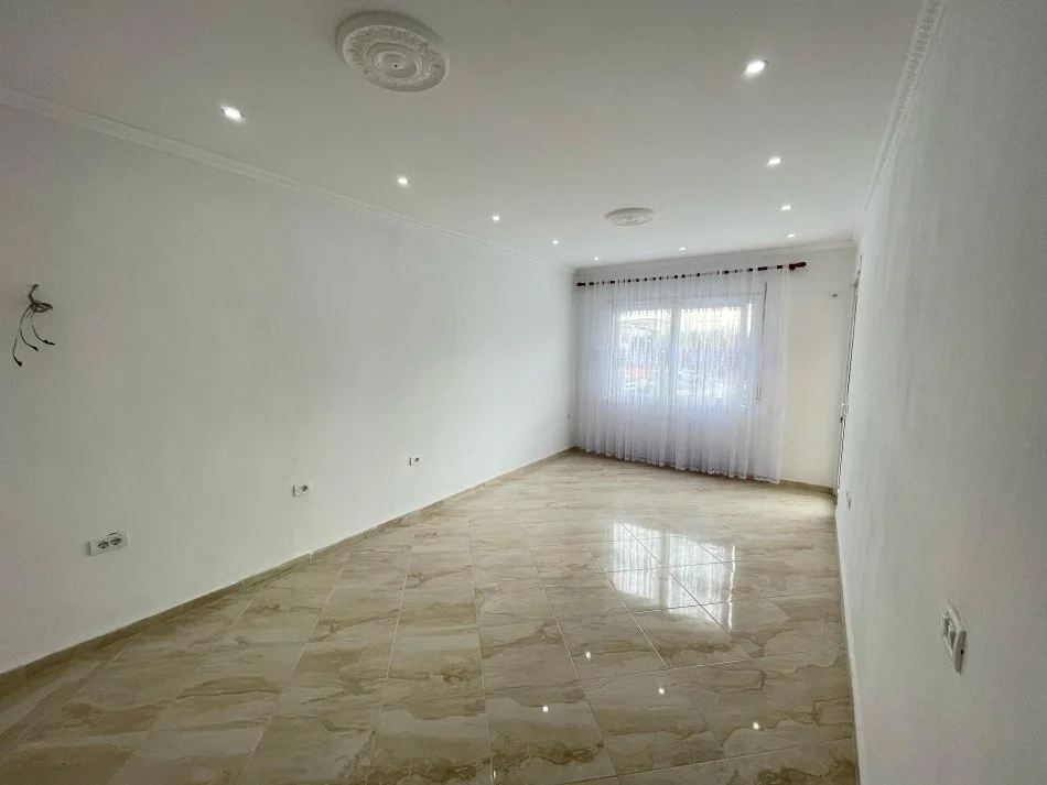 Tirane, shitet apartament 1+1 Kati 4, 61 m² 78.000 € (Fresk)