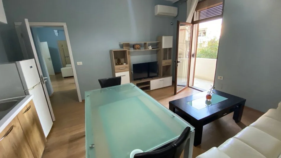 Tirane, jepet me qera apartament 1+1 Kati 2, 60 m² 450 € (Ali Demi, prane Fushes)