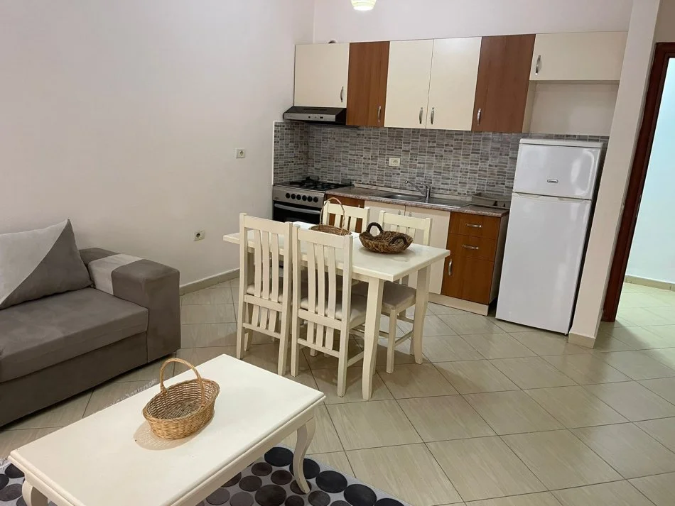 Tirane, jap me qera apartament 2+1+Ballkon Kati 2, 100 m² (Kodra e Diellit)