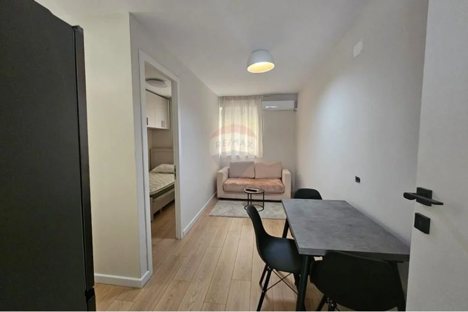 Tirane, jepet me qera garsonier 1+1 Kati 3, 50 m² 490 € (Rruga Bogdanve)