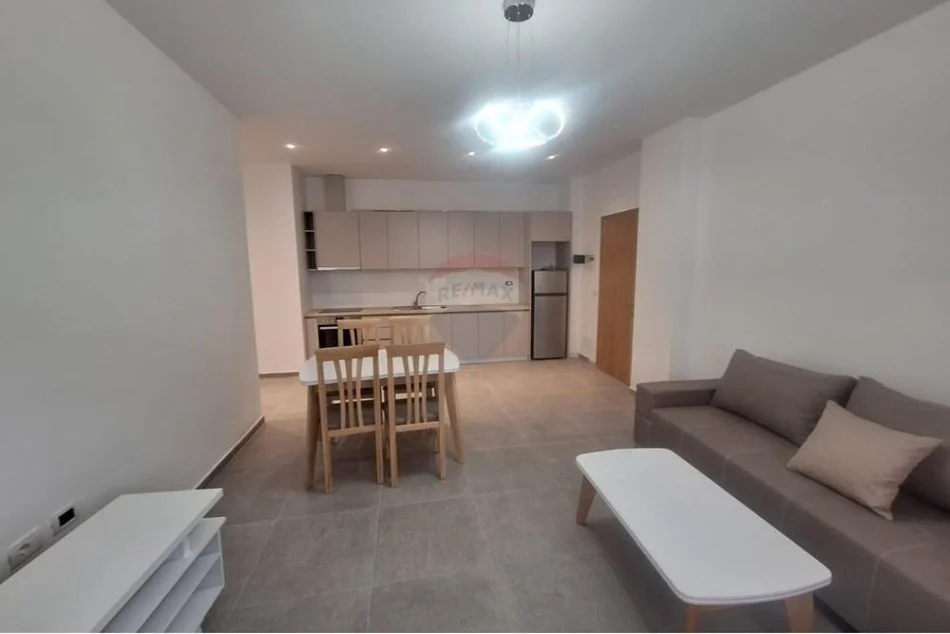 Tirane, jepet me qera apartament 1+1 Kati 2, 70 m² 350 € (Don Bosco)