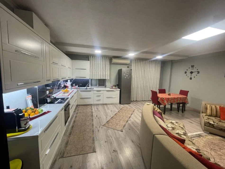 Tirane, shitet apartament 3+1 Kati 3, 220 m² 195.000 € (Kamez)