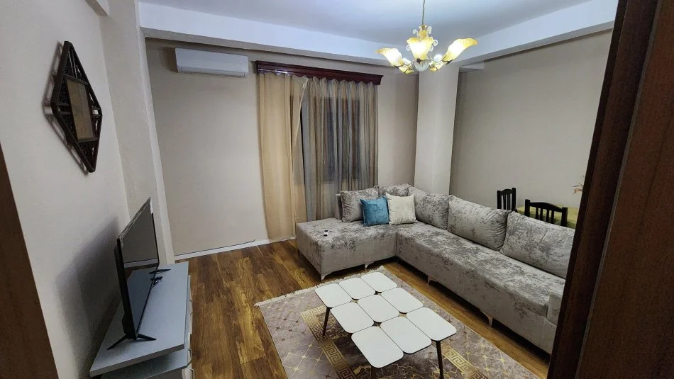 Tirane, jepet me qera apartament 2+1 Kati 4, 105 m² 700 € (Rruga Myslym Shyri)