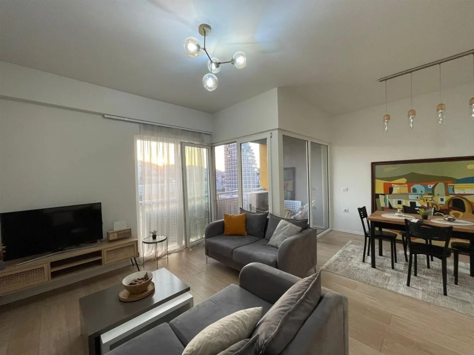 Tirane, jepet me qera apartament 2+1+Ballkon Kati 4, 100 m² 1.300 € (Liqeni, Rruga e Kosovareve)