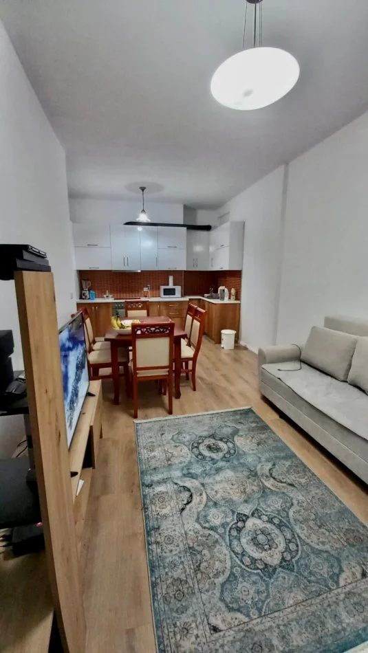 Tirane, jepet me qera apartament 1+1+Ballkon Kati 5, 68 m² 450 € (5 Maji)